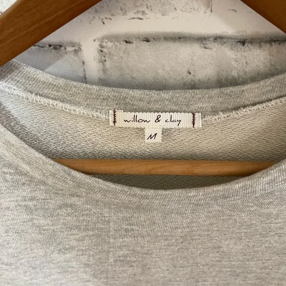 Women’s Willow & Clay gray crew neck sweatshirt with lace sleeves Medium - Picture 3 of 4
